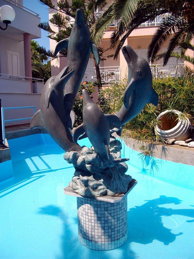 Dolphin Hotel Skopelos Town Exterior photo
